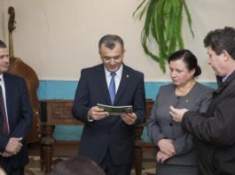 Prim-ministrul Ion Chicu a vizitat școala de muzică din orașul Șoldănești