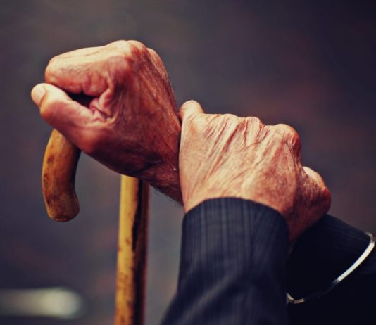 O treime dintre moldoveni consideră că socialiștii ar putea face viața bătrânilor mai bună