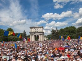 Guvernul ar putea interzice manifestațiile în masă pentru a preveni răspândirea COVID-19