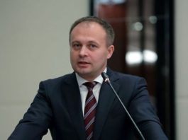 Andrian Candu o învinuiește pe Maia Sandu de faptul că Moldova a ratat cele 60 de mln.€ din partea României