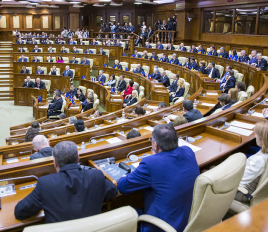 Din nou s-au abținut: Deputații PAS nu au susținut propunerea BCS de a discuta mai multe proiecte ale opoziției, printre acestea: diminuarea accizelor la benzină și motorină și plafonarea salariilor demnitarilor