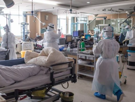 Decizie CSE: Bugetarii, infectați cu COVID-19 în timpul exercitării atribuțiilor de serviciu, vor primi câte 16 mii lei