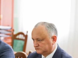 Igor Dodon a discutat cu autoritățile din Fălești despre relansarea fabricii de zahăr și a firmei de păsări