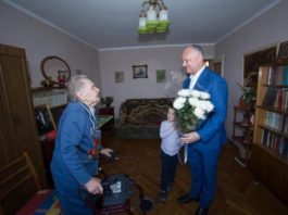 FOTO // Doi veterani de Război au fost decorați cu Ordinul Republicii