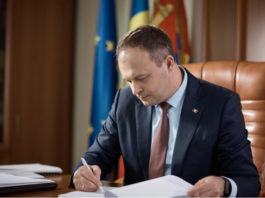 „Măr otrăvit” pentru Maia Sandu? În timp ce mai mulți deputați PRO Moldova o susțin pe Violeta Ivanov, finul lui Plahotniuc e PRO-Sandu