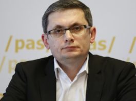 Vicepreședintele PAS, Igor Grosu, încalcă normele sanitare, și-a scos masca de pe față în cadrul unei conferințe de presă