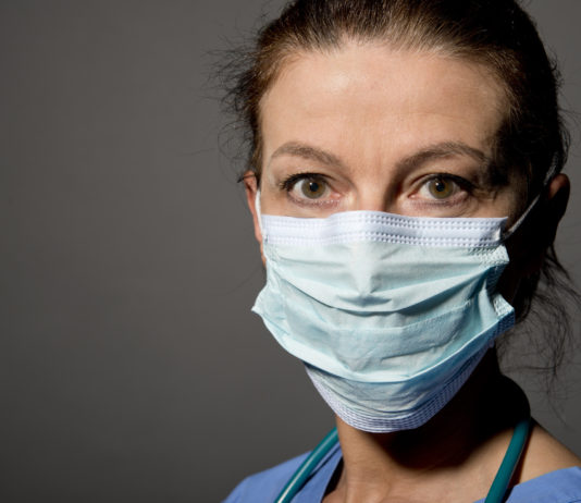 FOTO // Prețul măștilor medicinale, fabricate în Moldova, ar putea fi redus