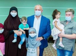 O familie de moldoveni a fost repatriată acasă din Siria cu suportul președintelui Igor Dodon