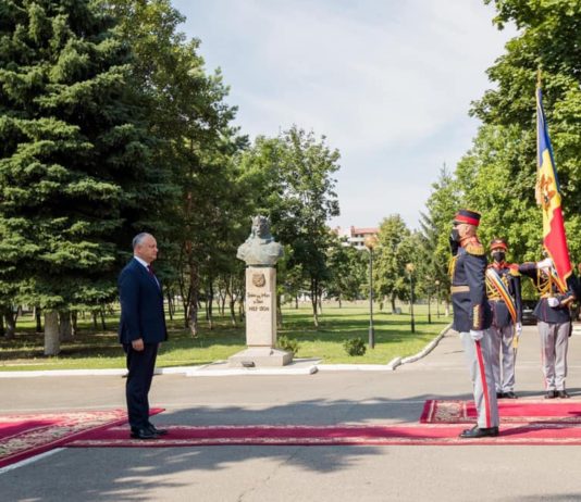 Cei 75 de militari care au participat la parada de la Moscova au fost decorați cu Diploma de Onoare din partea Președintelui