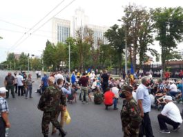 Zece polițiști și patru carabinieri s-au ales cu diverse traumatisme la protestul veteranilor
