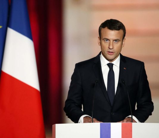 Emmanuel Macron efectuează o vizită istorică în Germania
