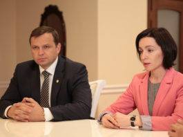 Sandu și Năstase dansează dupa cum cântă cei de la PRO Moldova