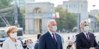 Conducerea de vârf a țării a depus flori la Monumentul „Maica Îndurerată”