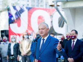 FOTO // Igor Dodon a înmânat distincții artiștilor din cadrul colectivului „Joc”