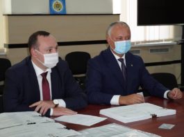 Grupul de inițiativă în susținerea lui Igor Dodon a prezentat listele cu semnături la CEC