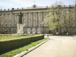 VIDEO // Bălți – oraș fără gospodar! Pe o stradă din municipiu asfaltul lipsește cu desăvârșire și poate fi observat un strat de caldarâm pus în sec. XIX