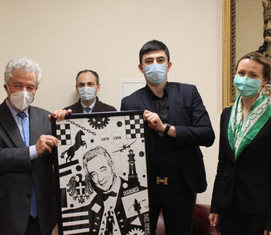 FOTO // Olga Cebotari i-a oferit un cadou personalizat Reprezentantului Special al OSCE