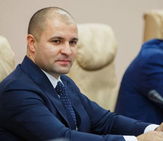 Vlad Cebotari, către PAS: Blocul ACUM a intrat în Parlament ca un tot întreg, dar s-a destrămat. Voi tot sunteți nelegitimi?