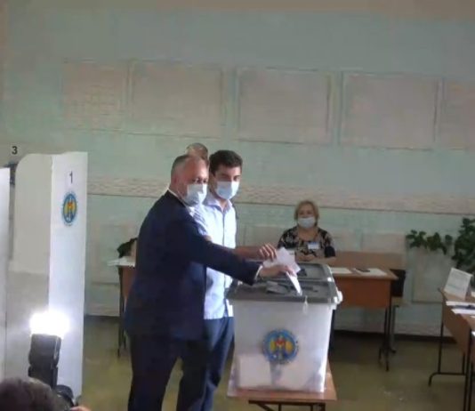 Fiul cel mai mare al lui Igor Dodon, Vlad, și-a exercitat dreptul la vot