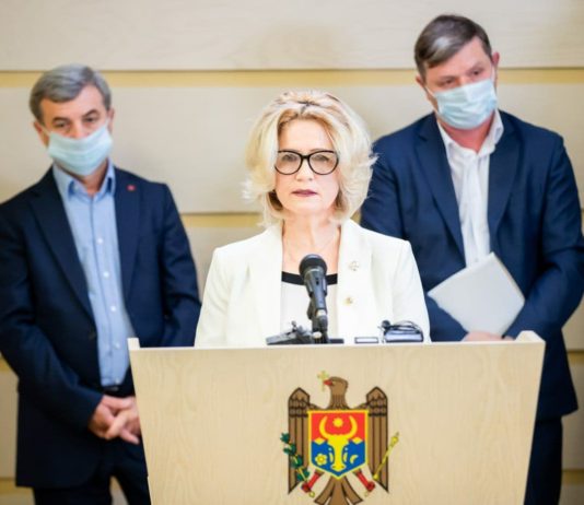 Inițiativă BCS: Familiile din Moldova care au copii la școală vor primi un ajutor unic de o mie de lei pentru fiecare elev