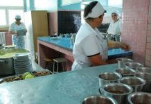 Cum este verificată mâncarea servită copiilor în grădinițele și școlile din Capitală