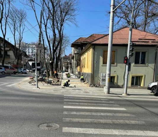 Edilul capitalei a anunțat despre continuarea lucrărilor de reparaţie a infrastructurii rutiere pe str. A. Bernardazzi