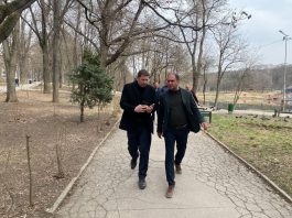 Edilul capitalei: Parcul din strada Dumitru Rîşcanu, în proces de reabilitare
