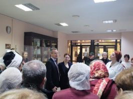 Protest la Franzeluța! Angajații iau în furci reprezentanți APP, care în ajunul Paștelui au venit să schime conducerea (VIDEO)