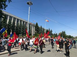 Protestul PSRM se mută la izolatorul de detenție, în care se află Igor Dodon