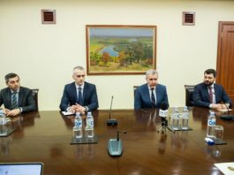 FOTO// Dorin Recean l-a primit în vizită la Guvern pe Principele Radu