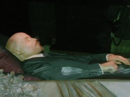 Un bărbat aflat în stare de ebrietate a încercat să fure trupul îmbălsămat al lui Lenin