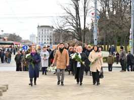 Viceprimarii Capitalei au adus astăzi omagiu veteranilor Războiului pentru apărarea independenței și integrității teritoriale