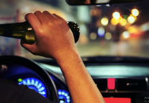 Beat și fără permis la volan: Mercedes confiscat, iar șoferul – direct în fața instanțe