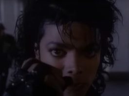 O jachetă a lui Michael Jackson, vândută la licitație la Londra pentru 250.000 de lire