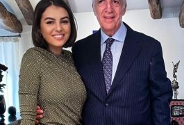 Este soția proprietarului Ferrari, dar se plimbă prin București cu o Dacie