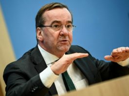 Ministrul german al Apărării admite existenţa unor întârzieri în livrările de arme către Ucraina