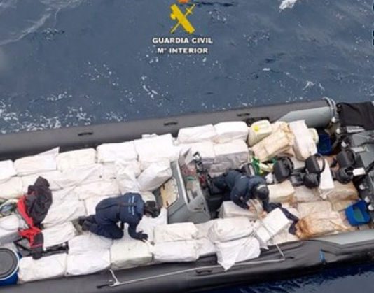 Un moldovean a fost prins în Arhipelagul Canarelor: Acesta transporta 4 tone de cocaină