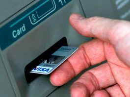 Badantă moldoveancă, denunțată pentru furt și fraude bancare în Italia