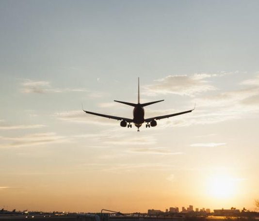 Aterizare de urgență fără incidente: Un avion în Australia a coborât fără trenul de aterizare
