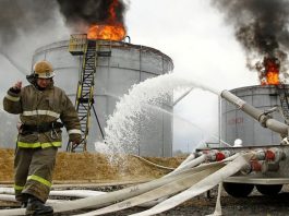 Depozitul de combustibil din Rostov în flăcări: Preoții ortodocși vizitează locul incidentului