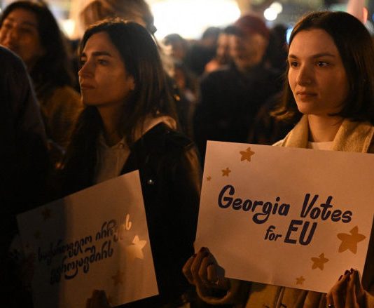 Zeci de mii de georgieni în stradă pentru aderarea la UE înaintea scrutinului crucial