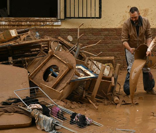 MAE atenționează românii din Catalonia: Precipitații intense și furtuni iminente