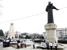 În pofida protestului asociațiilor pentru protecția animalelor, PAS și PSRM în Consiliul Municipal Bălți au votat pentru eutanazia câinilor maidanezi. În semn de protest, Partidul Nostru a părăsit sala