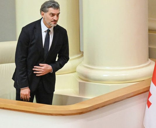 Georgia în criză: Mihail Kavelașvili, fost fotbalist, ales președinte contestat
