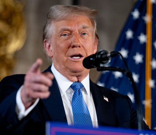 Trump trimite un emisar la Moscova pentru a negocia încetarea focului în Ucraina