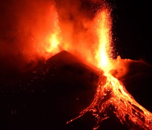 Cel mai activ vulcan din Europa a erupt din nou