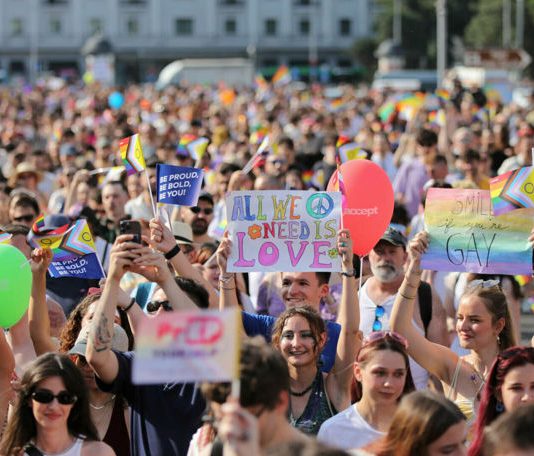 „Sprayuri interzise la Pride Park: jandarmii aplică amenzi de 6.000 lei în urma paradei”