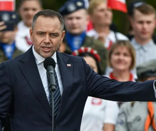 Tensiuni în creștere între Polonia și Ucraina: Președintele polonez vrea să reducă beneficiile pentru refugiați și să interzică promovarea lui Stepan Bandera