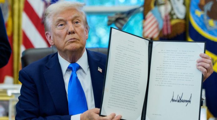 Noul proiect Trump: cetăţenii străini pot obţine viză rapidă pentru 1‑2 milioane USD