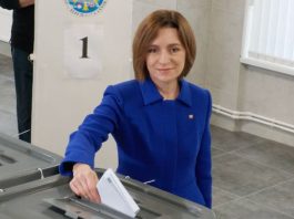 Maia Sandu a votat: Să arătăm lumii că Moldova are oameni cu demnitate